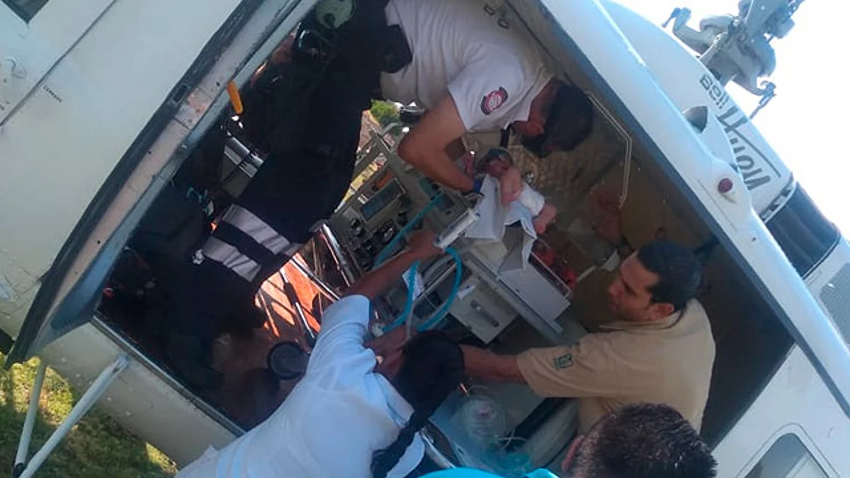 Traslada con éxito, vía aérea, a recién nacido al Hospital Infantil