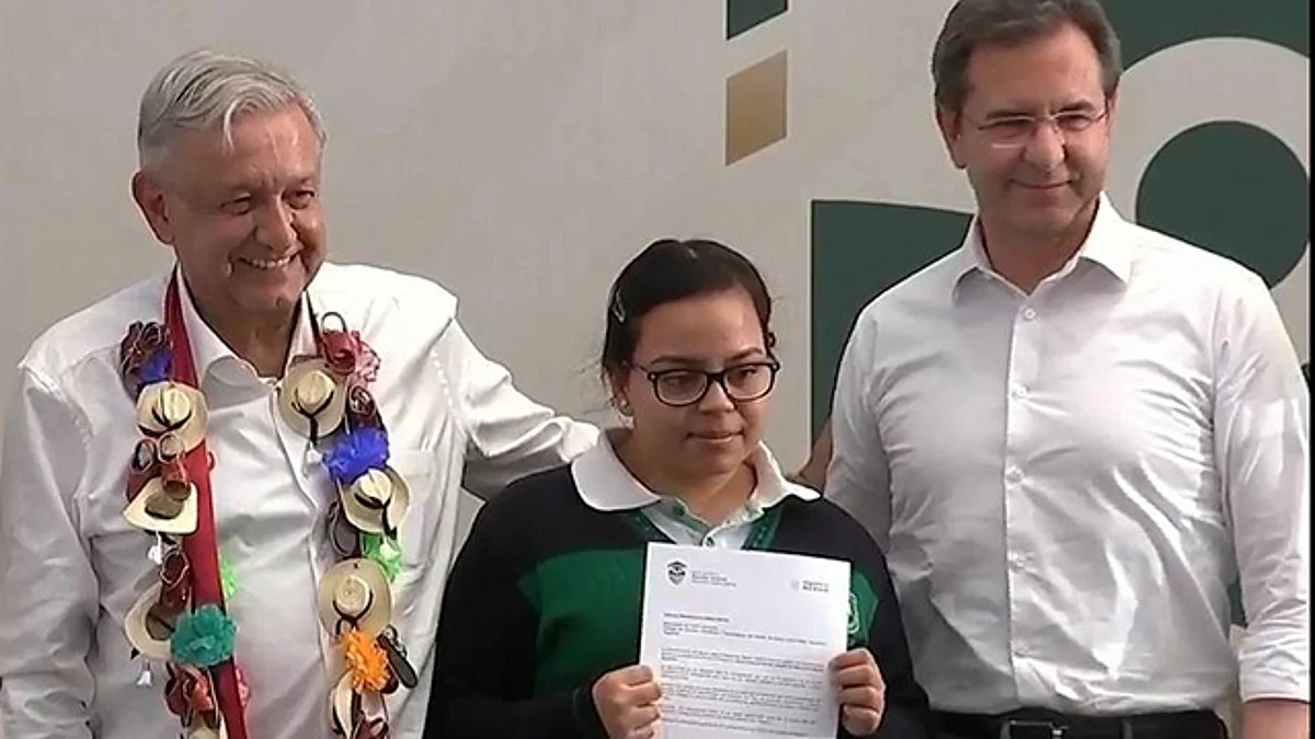 Al 60 por ciento entrega de Becas ‘Benito Juárez’ en Michoacán