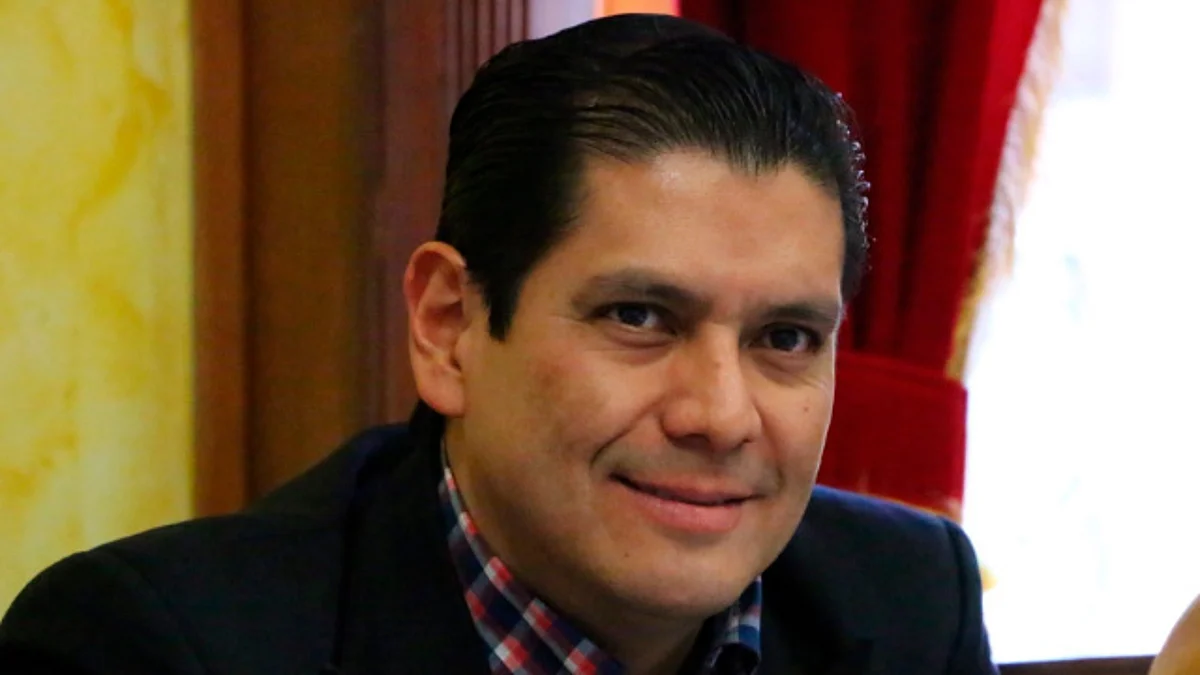 Propone Ernesto Núñez facilitar trámites mediante códigos de respuesta rápida