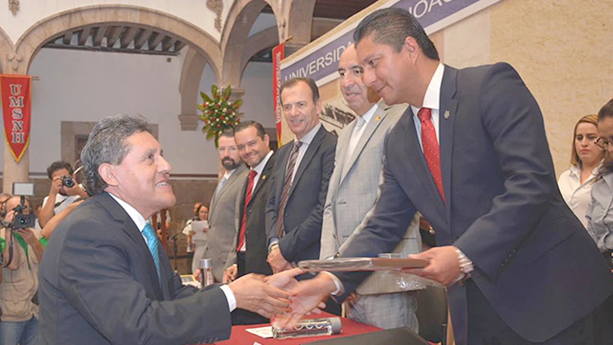 Reconoce la UMSNH a 340 profesores por sus años de servicio