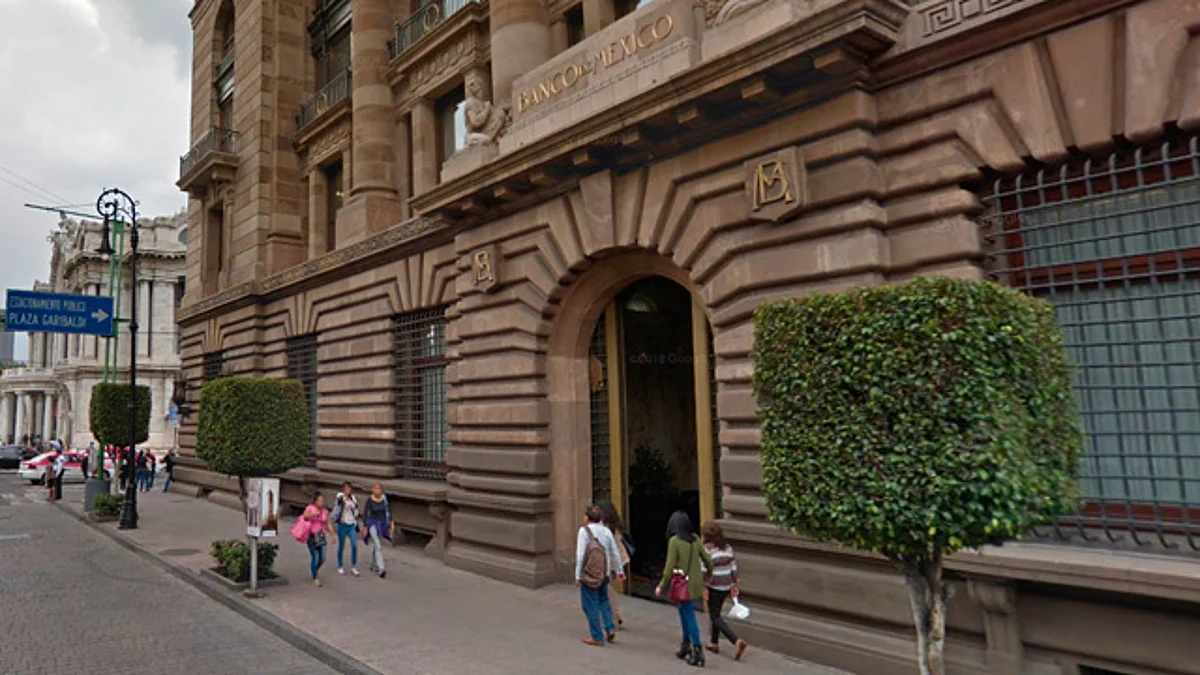 Banxico reduce proyección de la economía y eleva la de la inflación