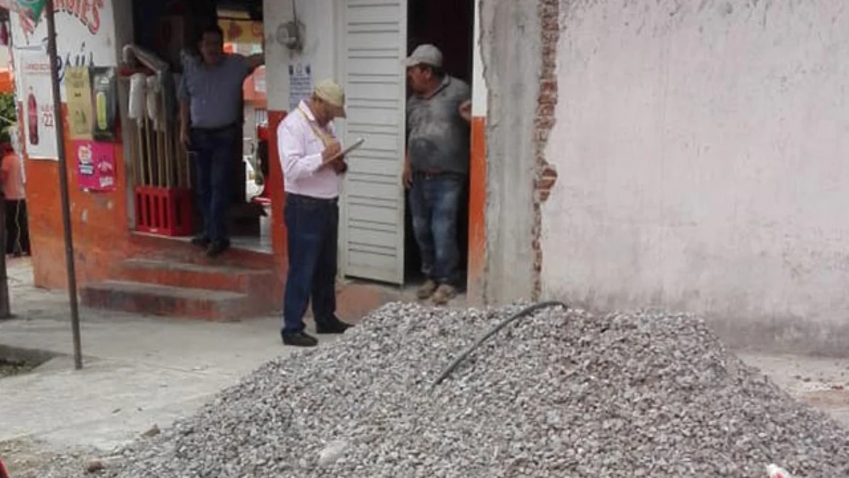 Notifican a vecinos de barrancas y canales para retirar material y basura