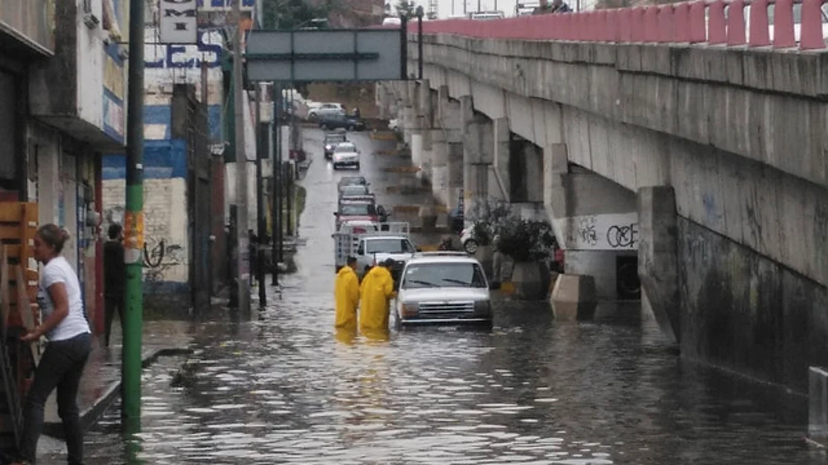 Reportan encharcamientos en laterales de avenida Torreón Nuevo