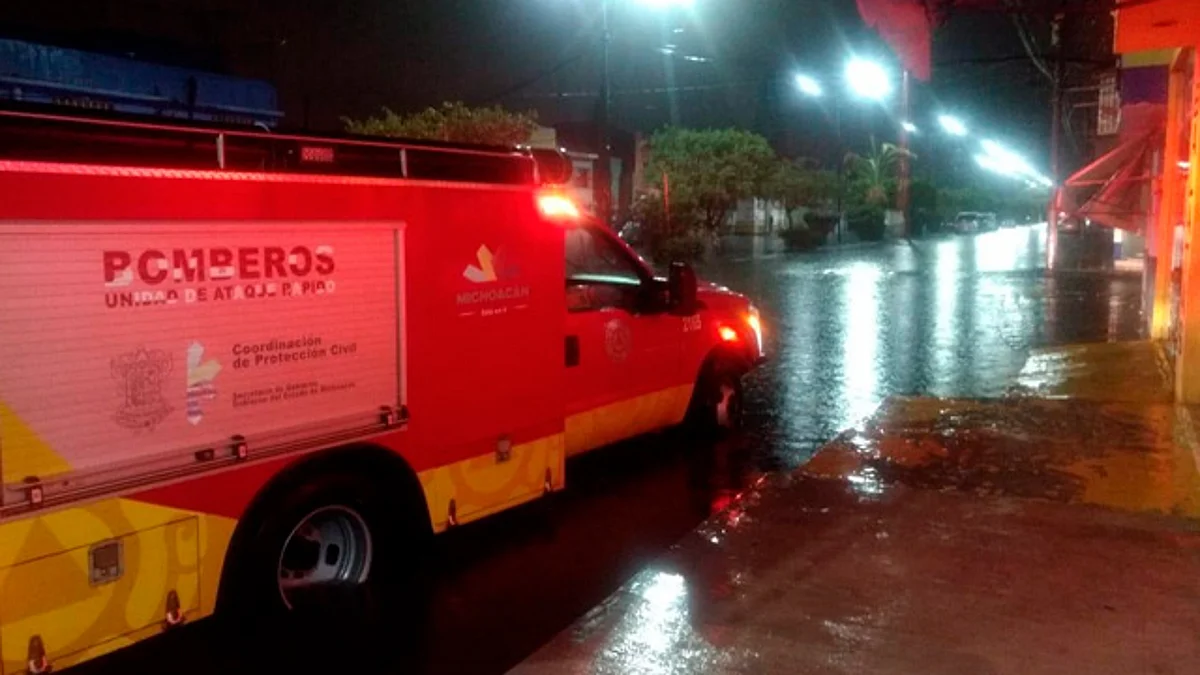 Tormenta deja encharcamientos, inundaciones y caída de árbol, en Morelia