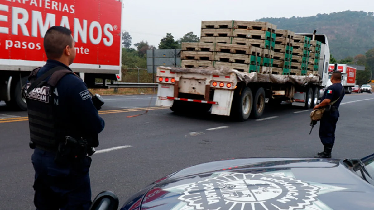 Instalan puestos de vigilancia contra robo de vehículos en autopista Siglo XXI