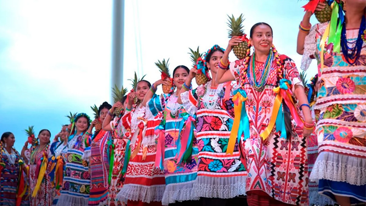 Vuelve La Guelaguetza a Pátzcuaro