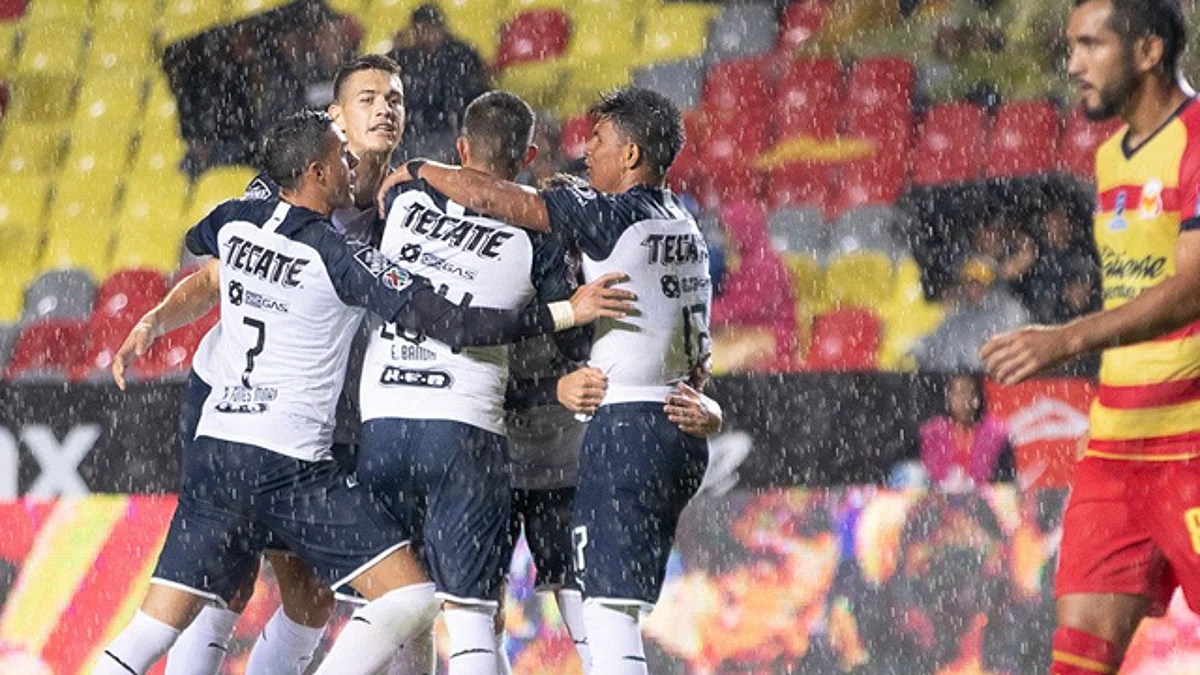 A Monarcas les llovió sobre mojado
