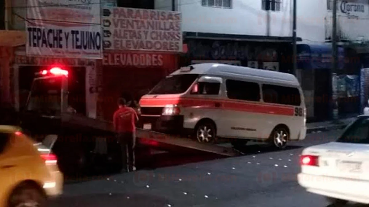 Chofer de combi Ruta Coral frena bruscamente y 2 pasajeras quedan heridas