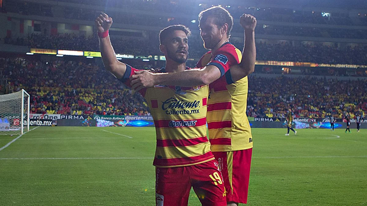 Casi se le va vivo el Tiburón; Monarcas suma otra victoria