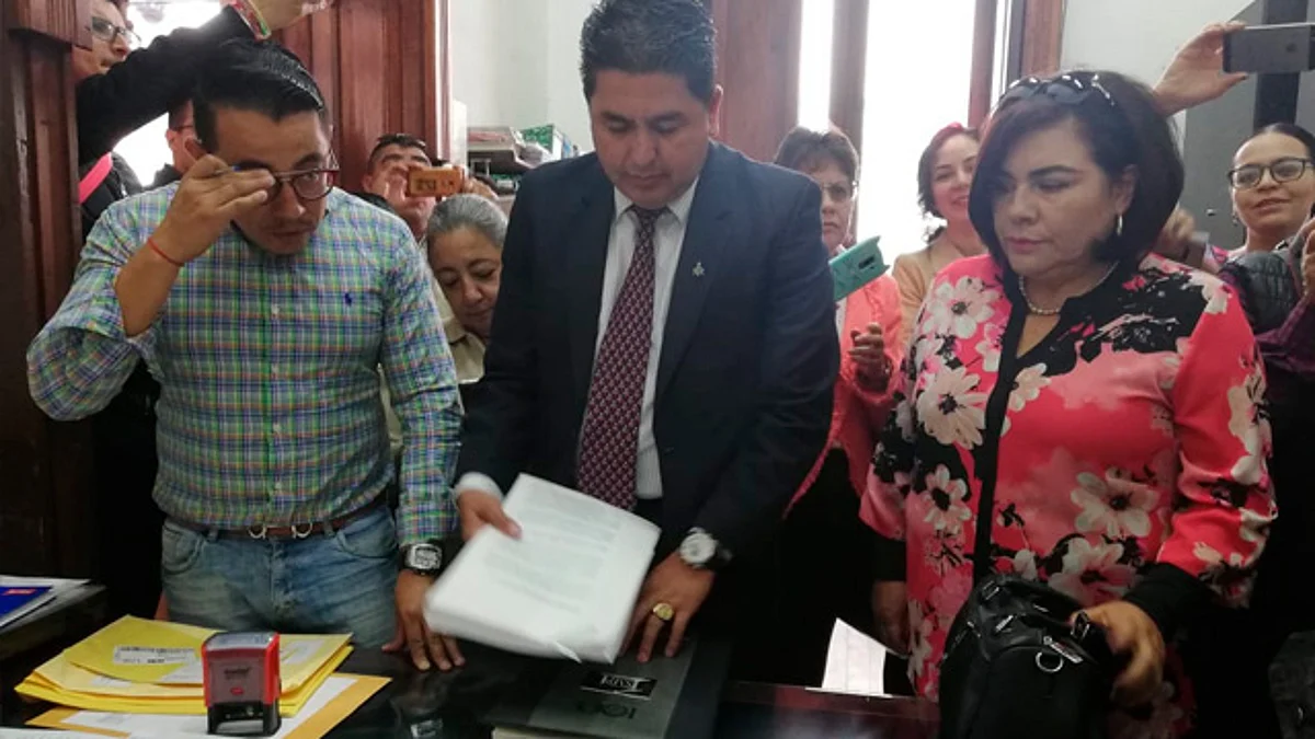 Presentan denuncia de juicio político por presunto incumplimiento al Decreto Legislativo 345