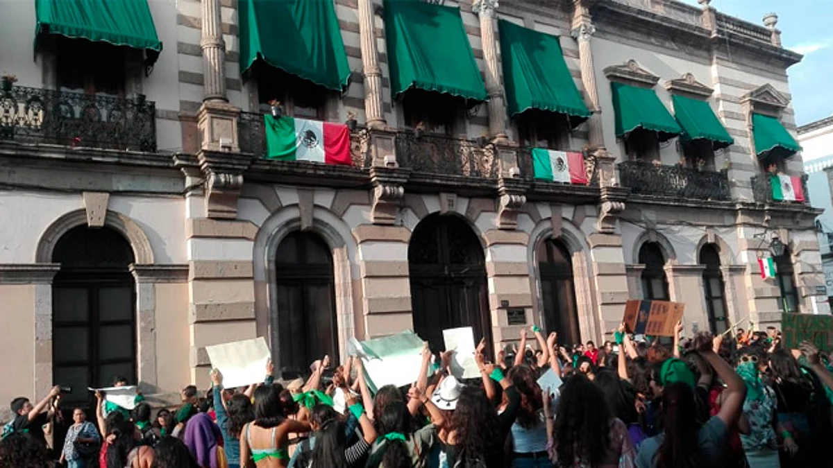 Sin incidentes, concluyó marcha pro aborto en Morelia