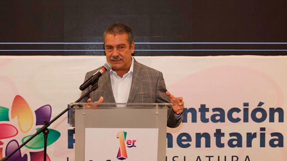 Raúl Morón asiste al Primer informe legislativo de la Representación Parlamentaria