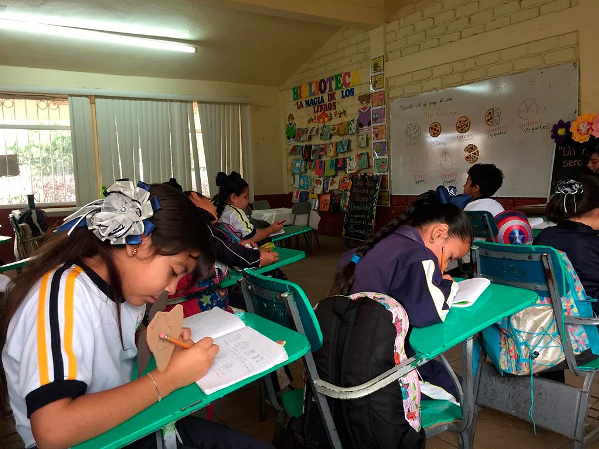 Aprueban Ley General de Educación; maestros y padres de familia tendrán más “poder”