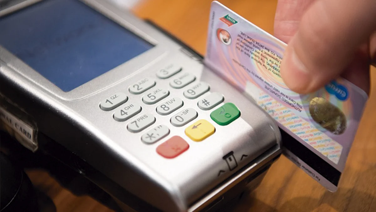 Reportan fallas en sistema de pago con tarjeta