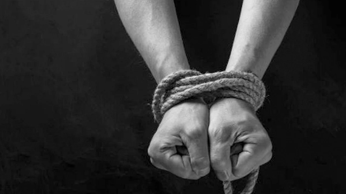 Liberan a un secuestrado y detienen a 2 de sus captores, en Uruapan