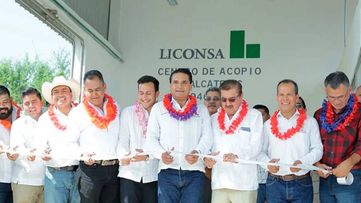 Inaugura gobernador centro de acopio de leche en Tepalcatepec, Michoacán