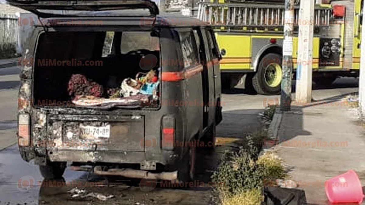 Se incendia un vehículo en la colonia Wenceslao Victoria, en Morelia
