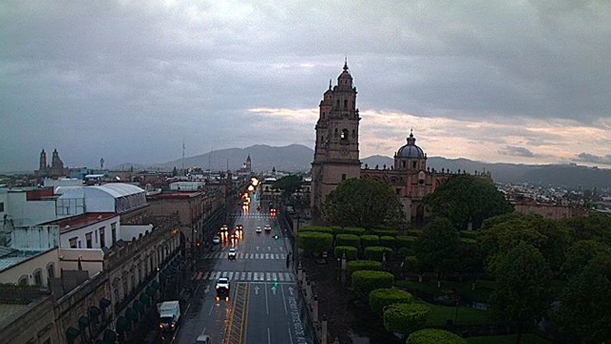 ¡Calienta el ponche! Cielos nubosos con lluvias débiles, en Morelia