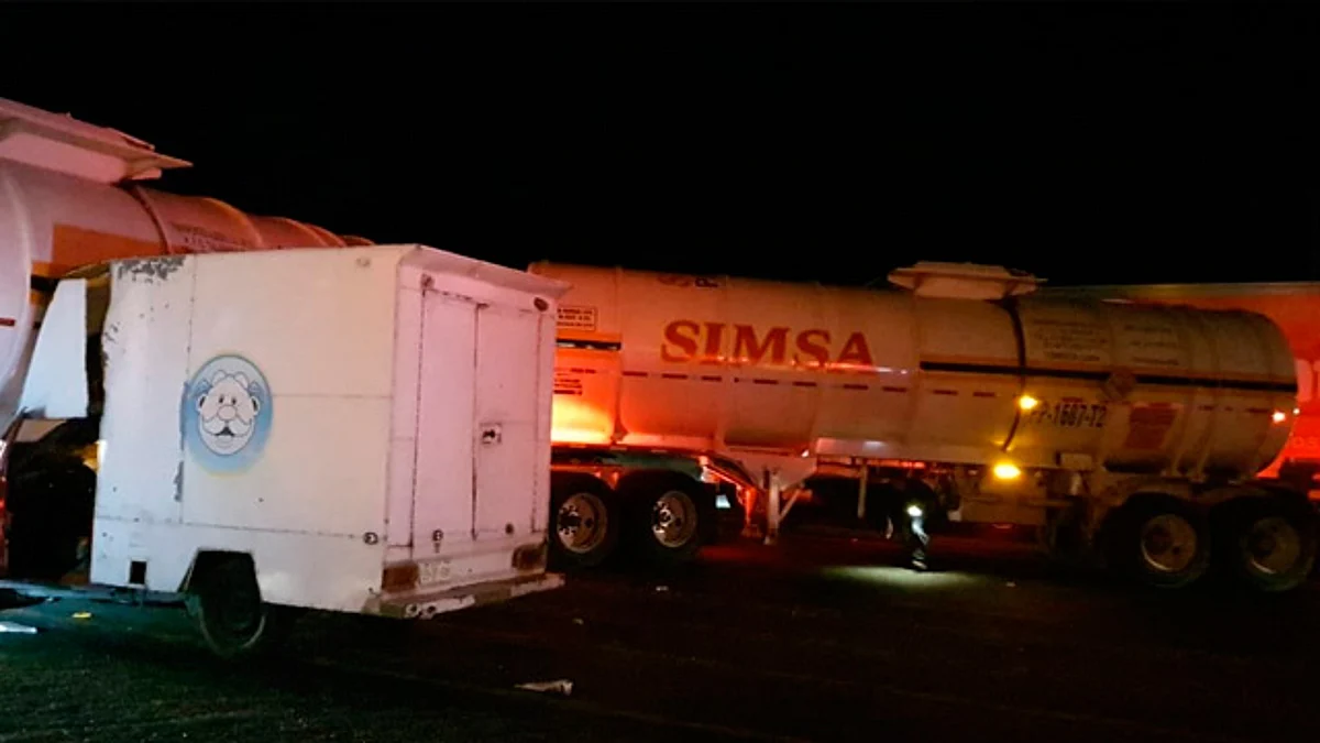 Tráiler se accidenta en la Morelia-Salamanca, a la altura de Cuto del Porvenir