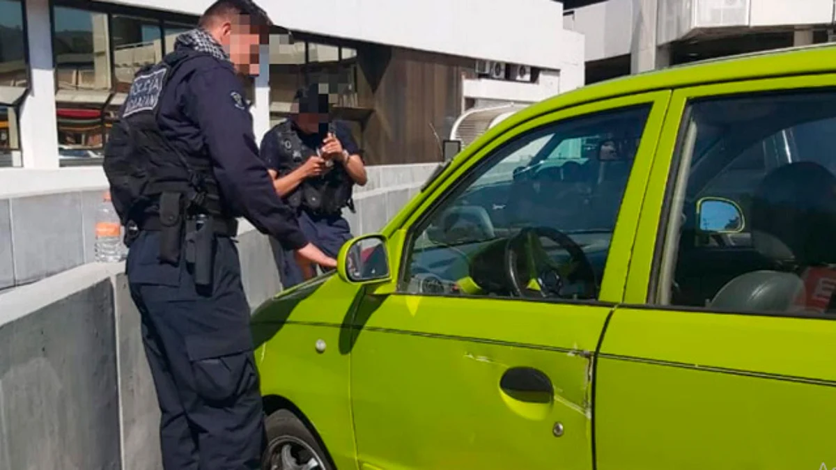 Localizan auto robado en estacionamiento de la Torre Financiera, en Morelia