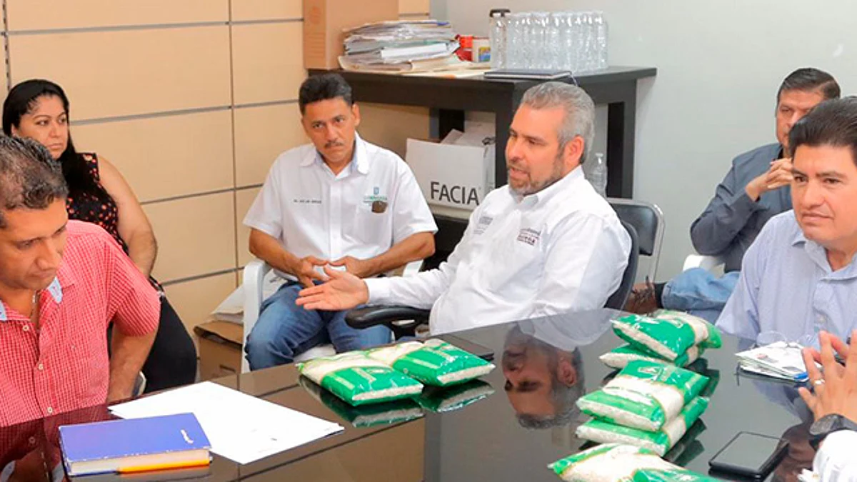 Alfredo Ramírez ofrece apoyo a productores de adobera