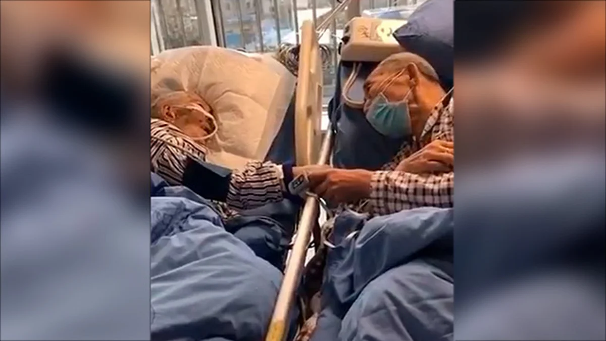 Pareja contagiada de coronavirus se dan el último adiós #Viral