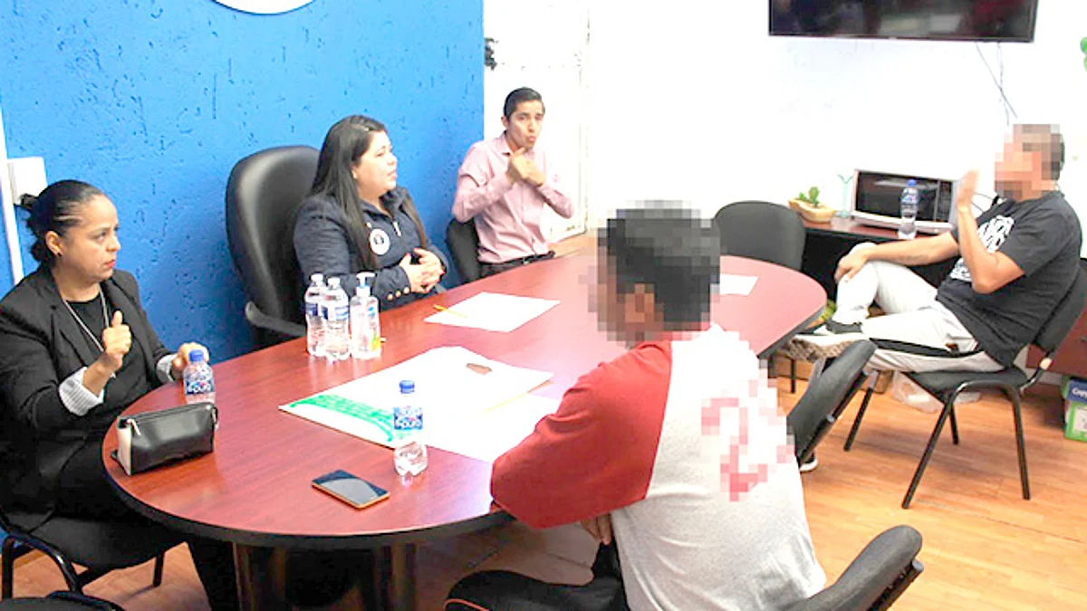 Realiza FGE sesión de mediación con intérpretes de lengua de señas