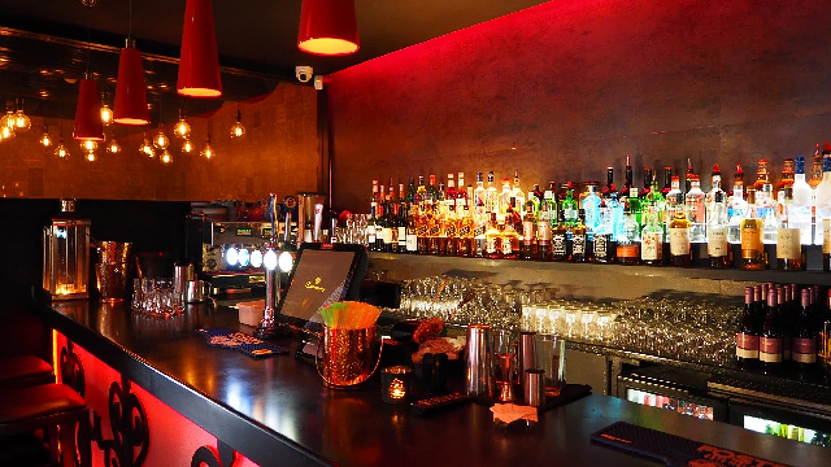 Madrid y Barcelona reabrirán restaurantes, bares y hoteles el lunes