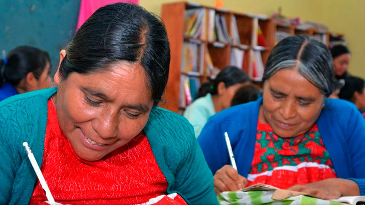 El INEA atiende a un total de 34 mil michoacanos de comunidades en indígenas con diferentes programas (Foto: gob.mx)