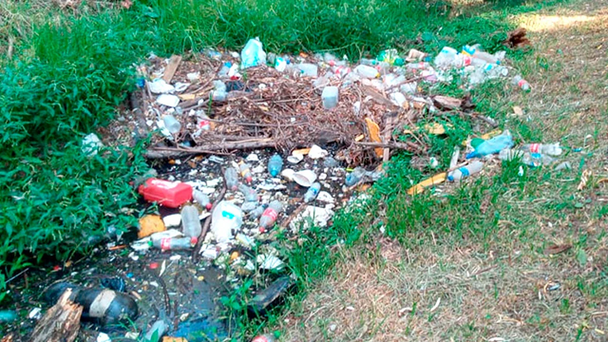 En Morelia, basura acumulada tapa ducto en el Río Chiquito