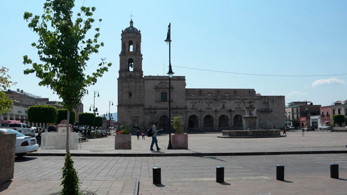 Reabren plazas públicas en Morelia