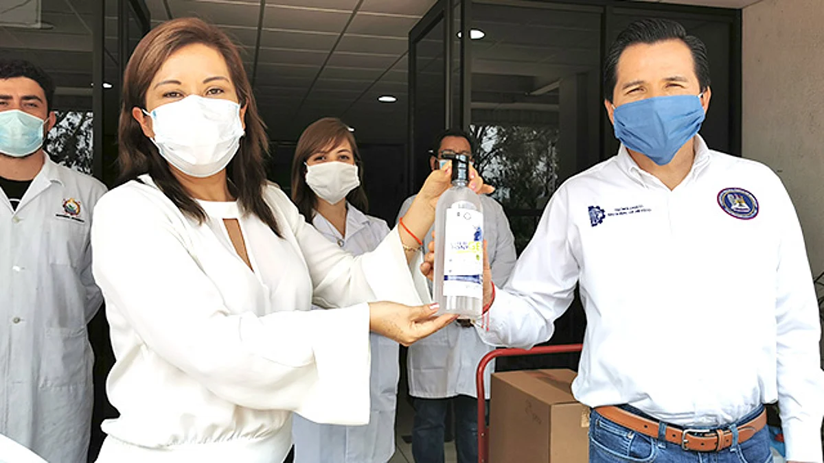 Instituto Tecnológico de Morelia entrega al IMSS gel antibacterial