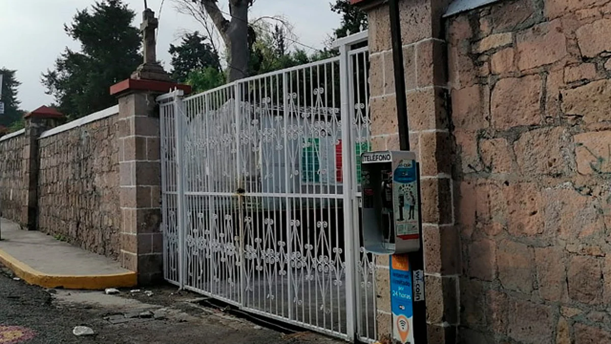 Vendedores de flores acataron la instrucción de no instalarse en panteones de Morelia