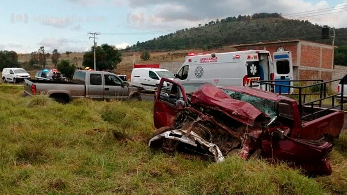 Los automotores que participaron en el percance son una camioneta Chevrolet Silverado, una Toyota pick up y una camioneta roja (Foto: RED-113)