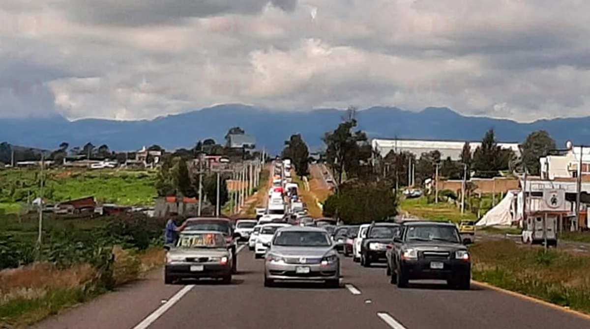 CNTE se manifiesta en caravana motorizada; va al centro de Morelia