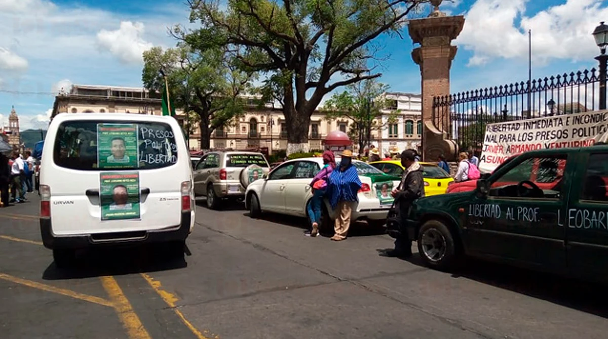 CNTE llega en caravana motorizada al centro de Morelia