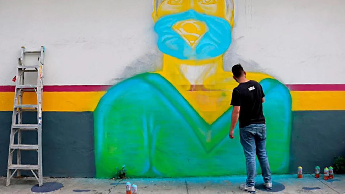Joven michoacano con mural reconoce a personal de salud por lucha contra Covid-19