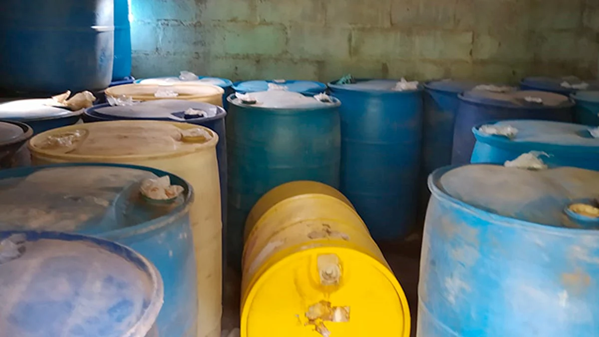 Aseguran en dos cateos más de 34 mil litros de hidrocarburo