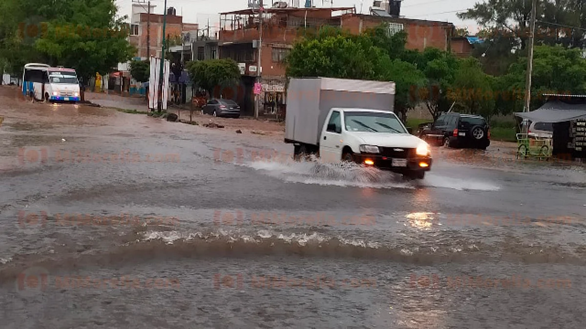 Lluvia deja encharcamientos en Morelia; sin reporte de afectaciones