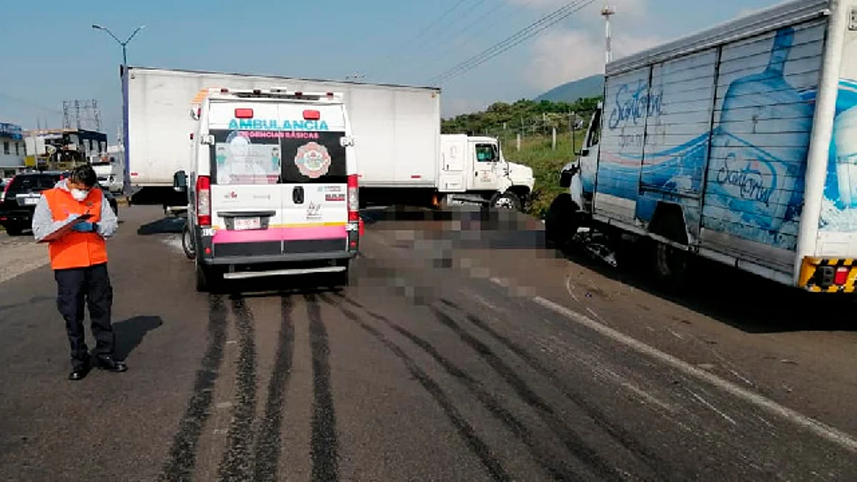 En choque con camión repartidor de agua, muere motociclista en salida a Quiroga