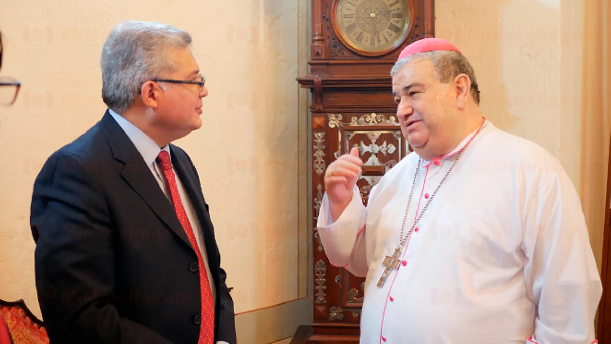 Carlos Garfias Merlos y Juan Antonio Magaña de la Mora pugnan por una convivencia social pacífica
(Foto: MiMorelia.com)