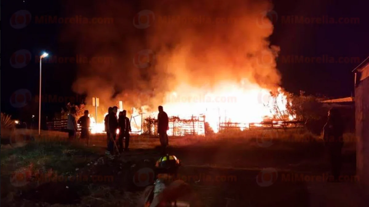 Se incendian al menos cuatro casas de madera en Morelia