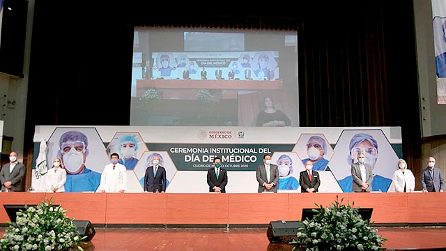 Afirmó que los médicos son fundamentales y ayudan a dar rumbo a la vida pública nacional (Foto Cortesía)