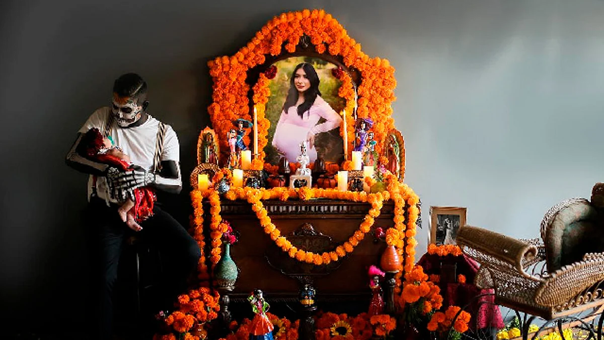Viudo rinde homenaje a su esposa fallecida con especial altar de muertos