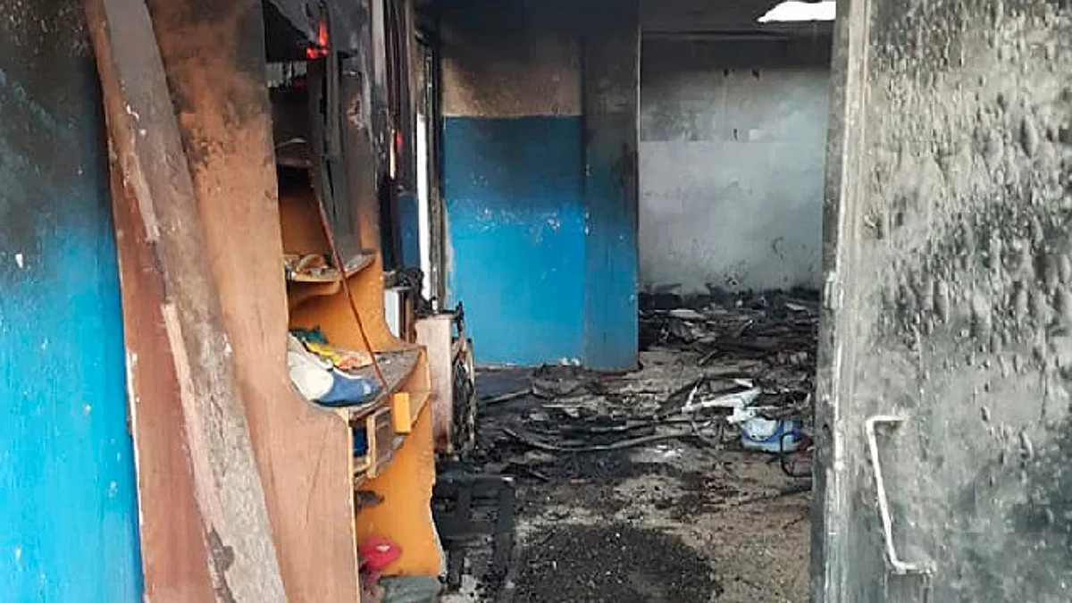 Veladora habría causado incendio en vivienda de Morelia