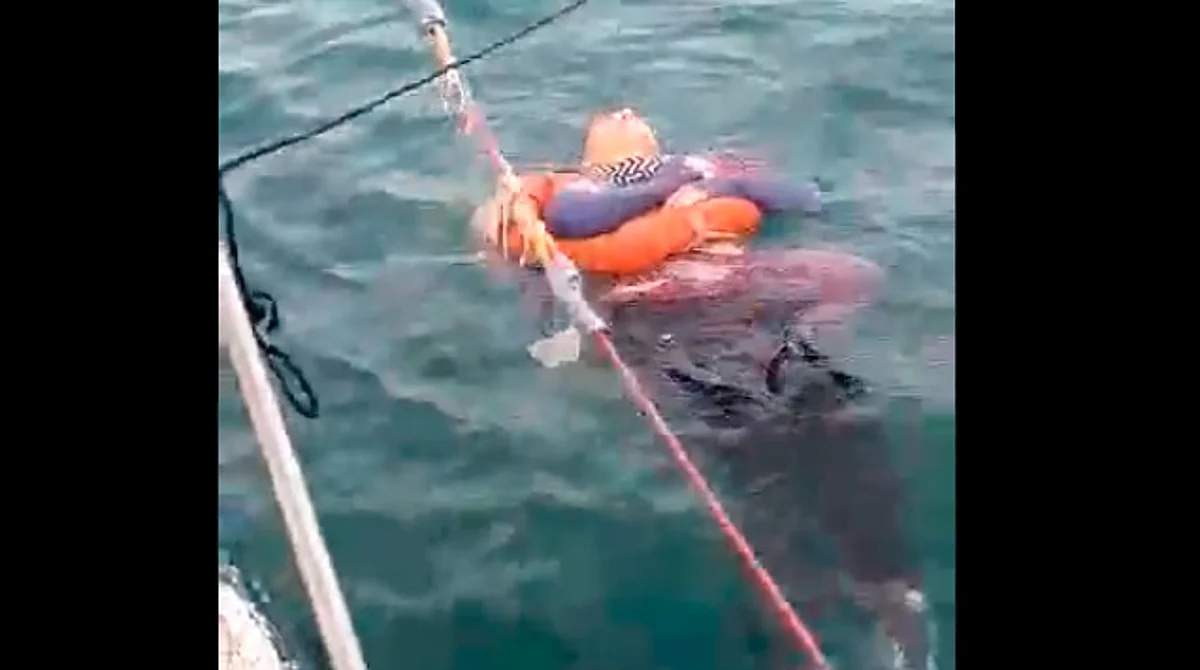 Hallan flotando en el mar a mujer reportada como desaparecida, en Colombia