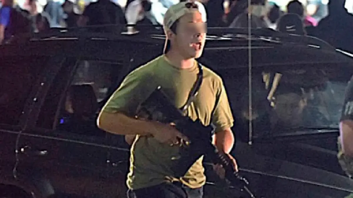 Kyle Rittenhouse de 17 años argumentó que actuó en defensa propia el pasado 25 de agosto (Foto Twitter: @CAZATALENTOS)