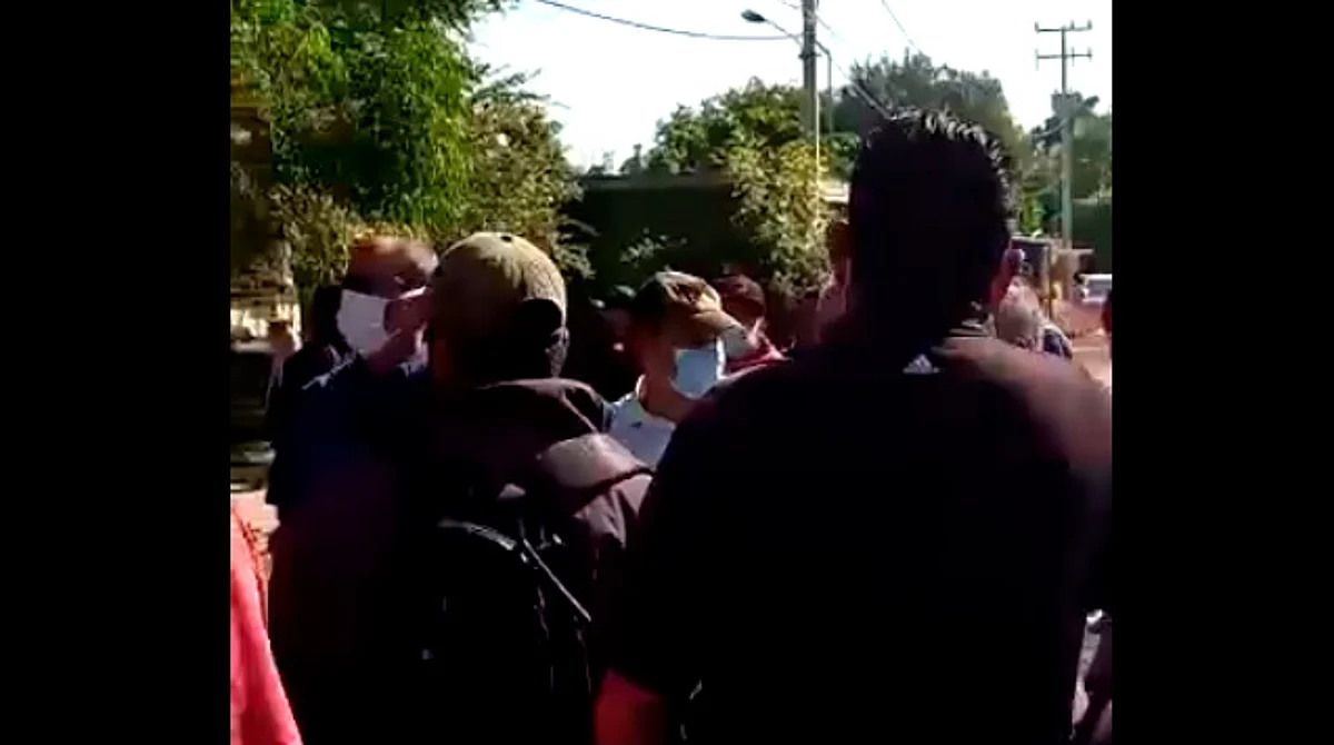 Grupos de la CNTE “chocan” en Nueva Italia, Michoacán