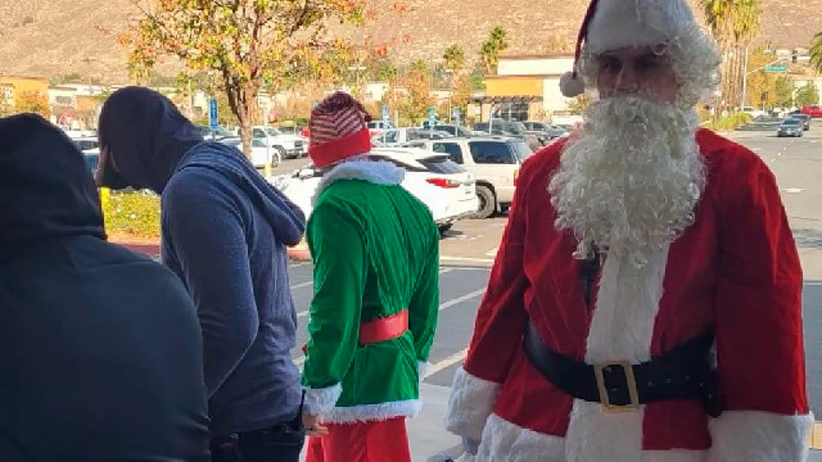 Santa Claus y su Elfo, detienen a presuntos ladrones en EU