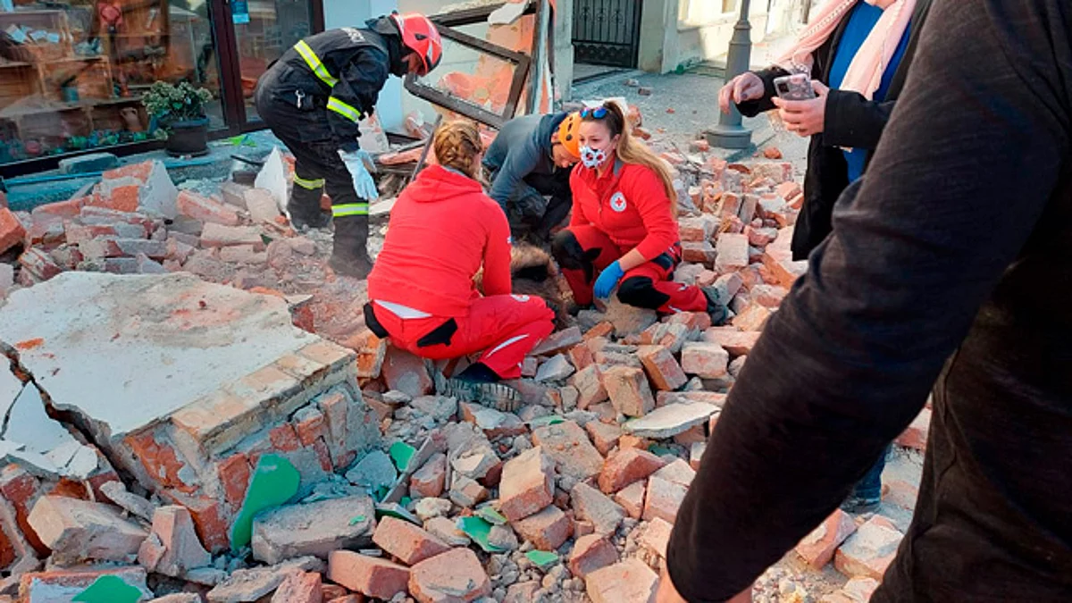 El sismo afectó la ciudad de Petrinja (Foto: @crvenikriz_hr)
